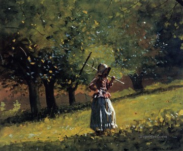 ウィンスロー・ホーマー Painting - 干し草熊手を持つ少女 リアリズム画家 ウィンスロー・ホーマー